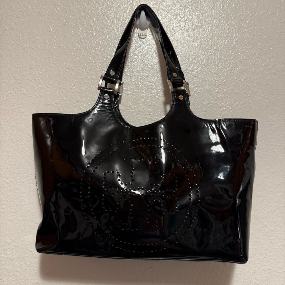 Tory Burch Black Bombe Patent Leather Big Shoulder Tote Laser Perforated Logo